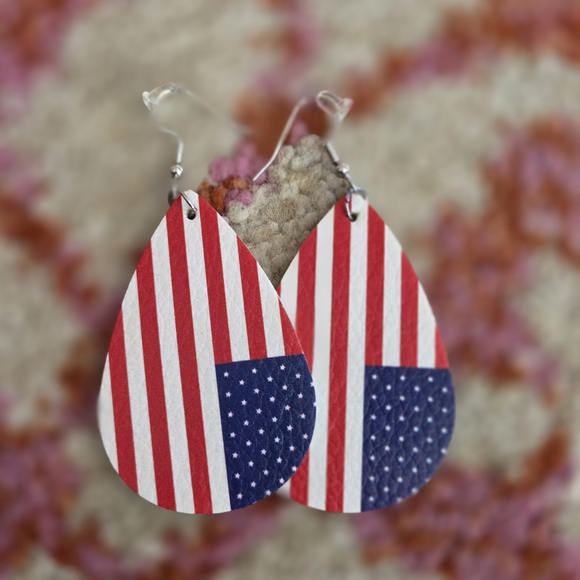 Mixed Jewelry Bag Of Earrings with Gold and Silver Tones - Picture 9 of 16